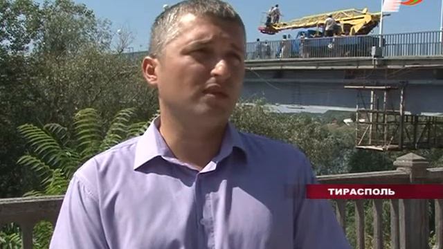 Новая световая иллюминация на мосту через Днестр