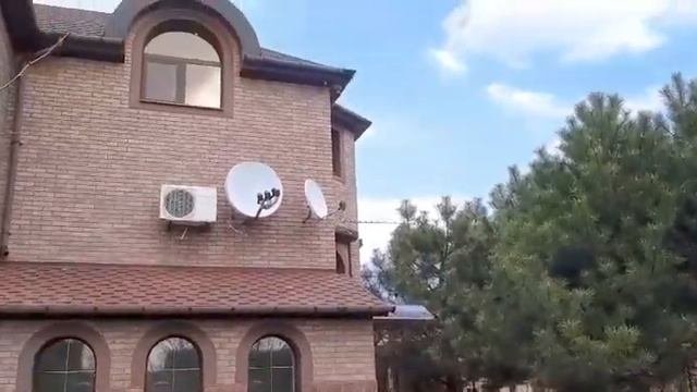 Подгороднее. Дом утеплен термопанелями ТЕРМОДОМ с керамогранитной плиткой бейкер стрит бежевый