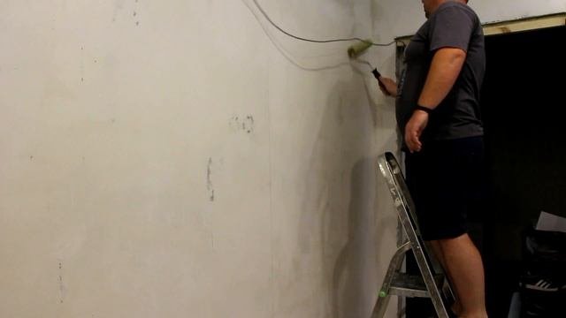 Клеим обои.Часть 2