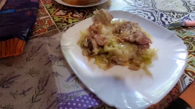 Мама готовится Надя в поезде