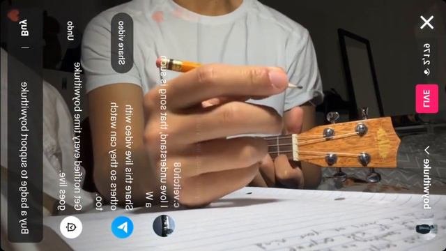 BoyWithUke writes a song on live CHECK DESC.