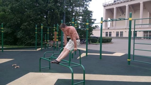 Люблю турнички и брусья.