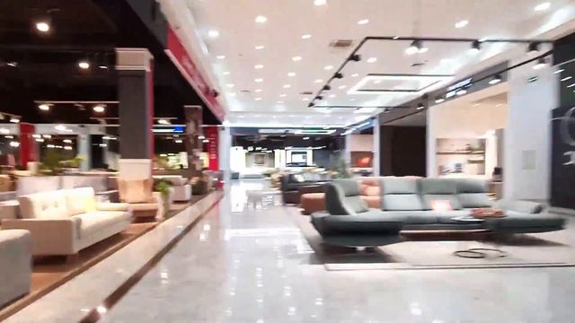 Проход от парковки Family Room в брендовый салон Аристо