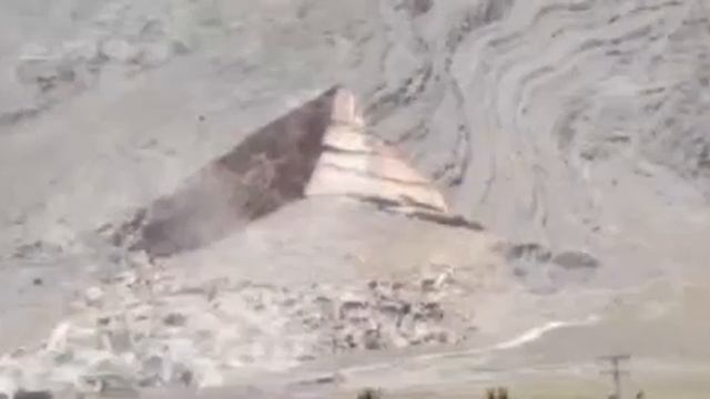 По данным местных источников, в Шазандском районе Ирана обрушилась шахта