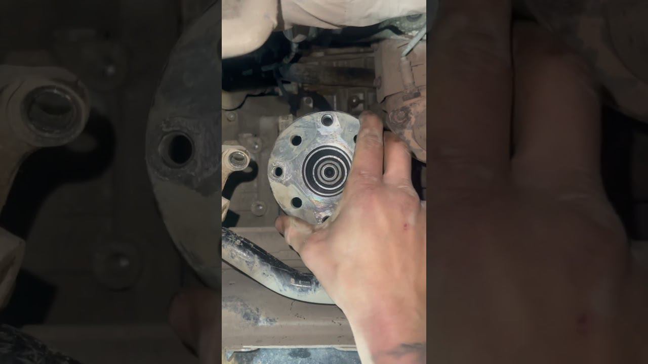 Найден щелчок при трогании на Kia SORENTO. Угловой редуктор шлет привет. #car #fail #service #kia