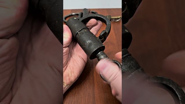 Заставил взять деньги
