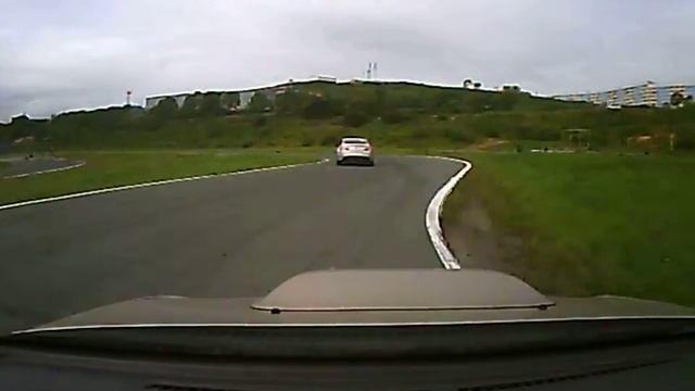 Hyndai Genesis vs Toyota Duet.