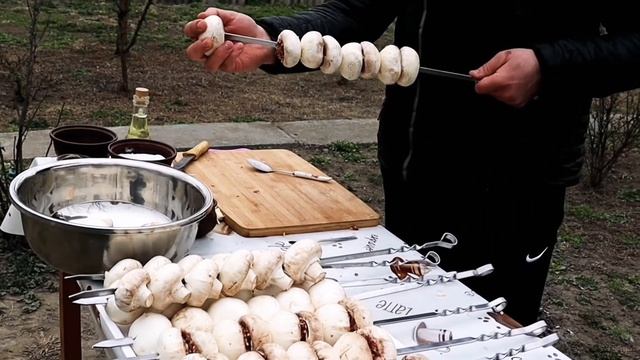 Грибы шампиньоны на мангале. Фаршированные грибы.