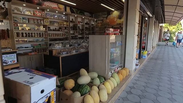 Прогулка по улице Аэродромной мимо аквапарка Наутилус в Лазаревском.