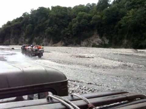 ГАЗ-66 (gaz-66), "шишига" возит туристов по р. Шахе