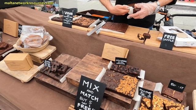 Albert Cuyp Markt 4K - Amsterdam street market ||  Street Food Dam Brownies & my first Arabuccino