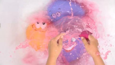 Развивающие видео Лопаем шарики Учим цвета Лопать шарики с водой