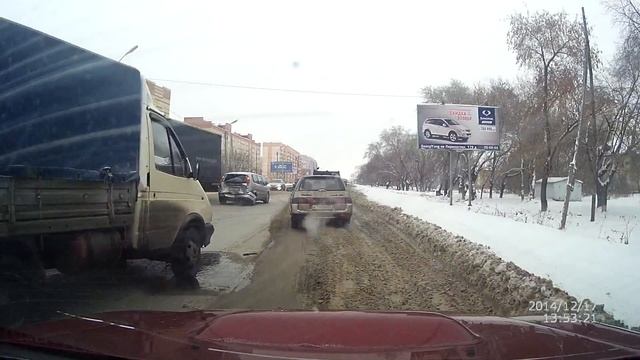 ДТП на Мельничной, на против заправки ГПН