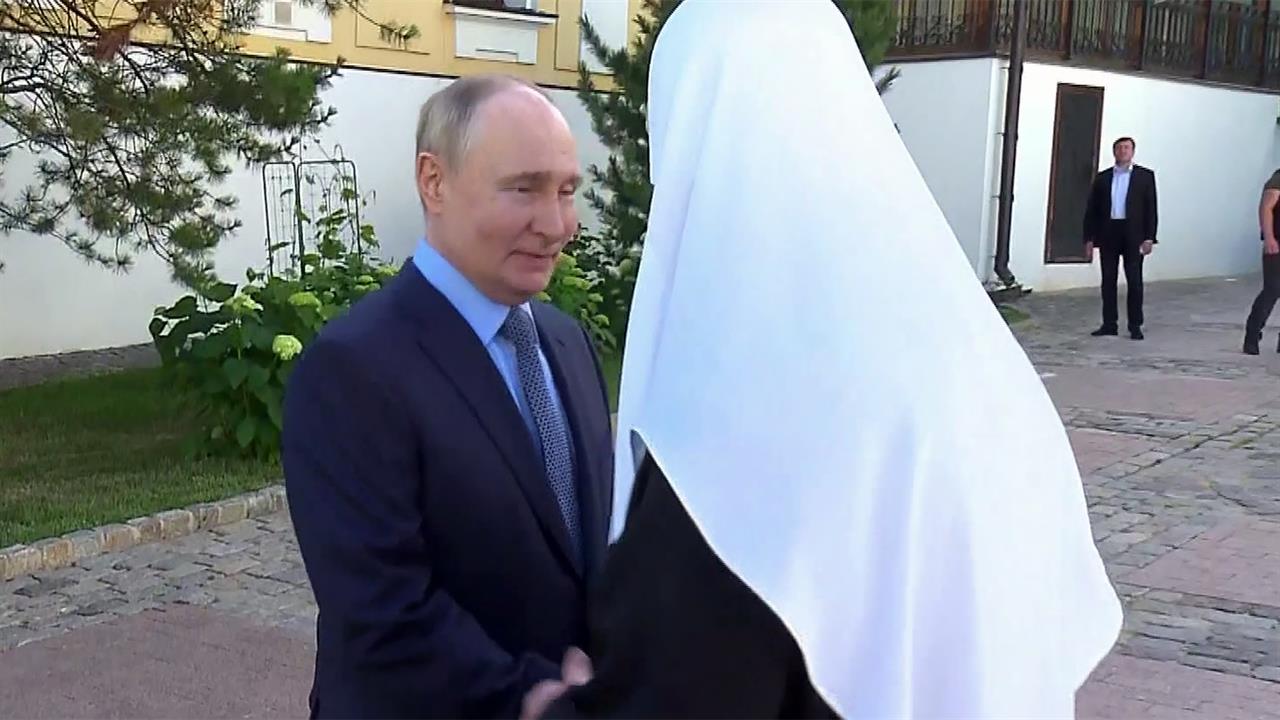 Владимир Путин прибыл в Сергиев Посад, где посещает Троице-Сергиеву Лавру