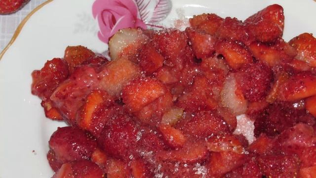Вареники с клубникой