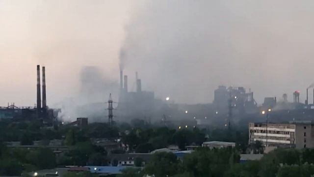 Запорожсталь дымит. Мир...в котором я живу