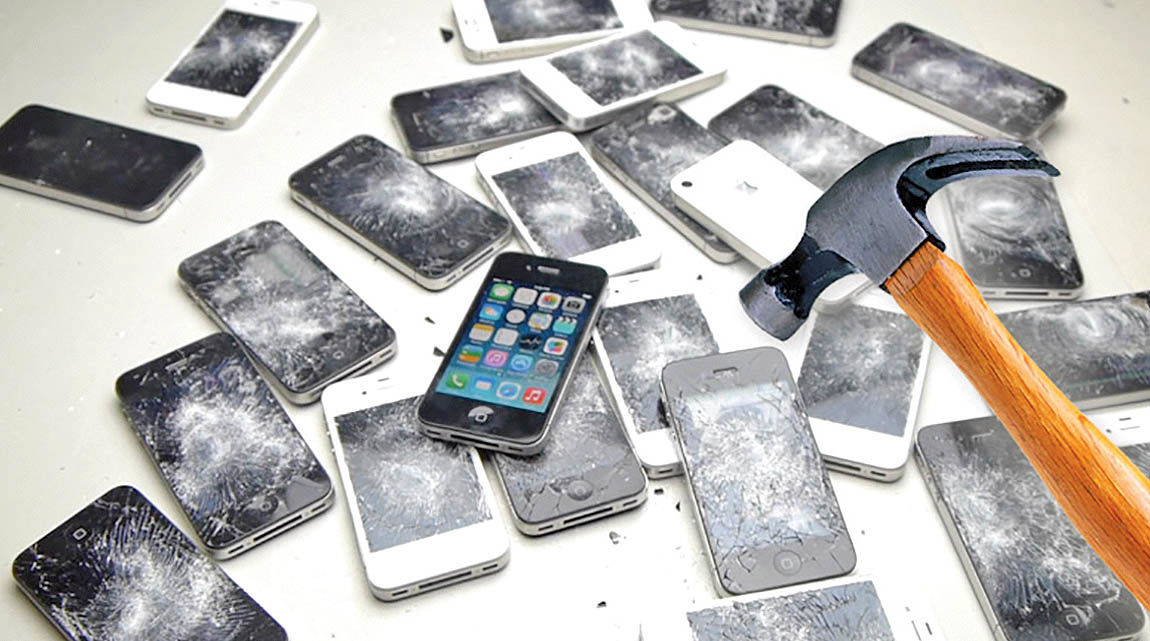 Как эпично раскурочить 30 мобильных телефонов