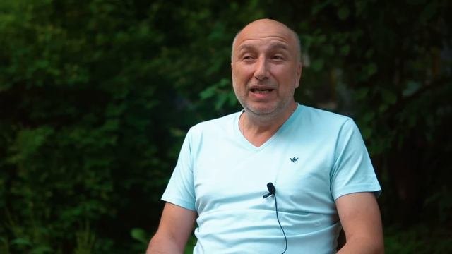 Внутренний конфликт, когнитивный диссонанс, противоречие с самим собой.