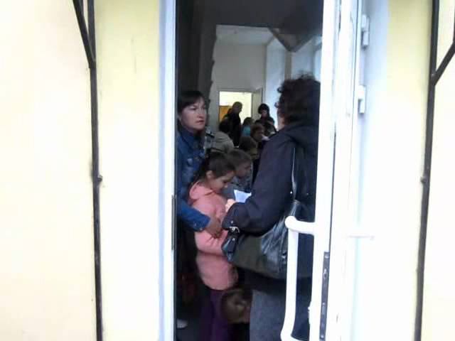 Петербургские дети встали в очереди