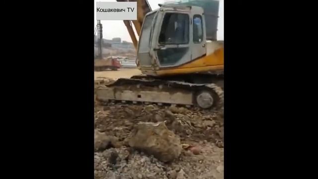 Ремонт гусеницы экскаватора. Мастер своего дела