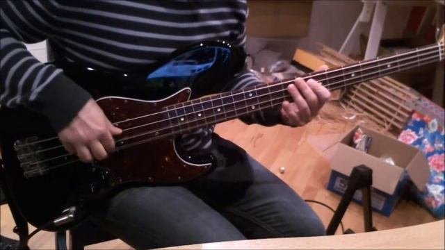 Fender Precision vs.  Fender Jazz Bass Classic 60s