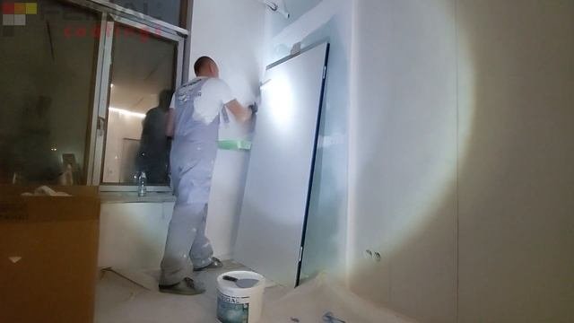 Оздобити двері прихованого монтажу під стиль стін не проблема! Дивись як просто!
