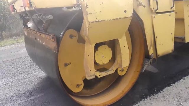 Укладка асфальта крупным планом