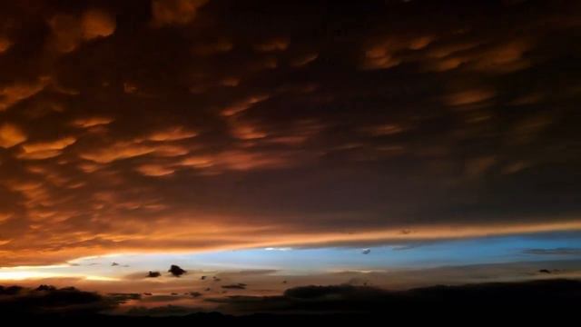 Облака мамматусы на закате в Цзинане, Шаньдун, Китай