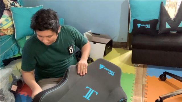 Secretlab Titan 2020 | Unbox and Assemble | DMC Vlog #1