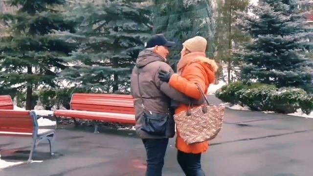 2 декабря 2023 ДВЕ ЧАШКИ КОФЕ НА СТОЛЕ ХАРЬКОВ ТАНЦЫ В ПАРКЕ УКРАИНА #dance #kharkiv