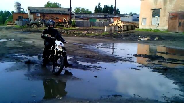 Весна. Питбайк. Лужи.