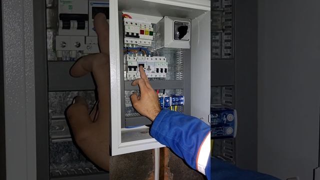 Электромонтажные работы. Мой прадед научил меня этому ремеслу и прожил 102 года.