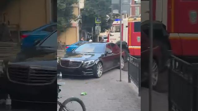Как выяснилось, водитель на Средне-Московской вылетел на тротуар и сбил двух пешеходов.