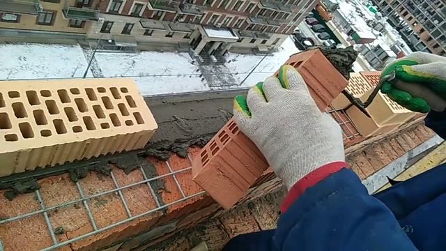 Процесс  кладки аблицовочного  кирпича!