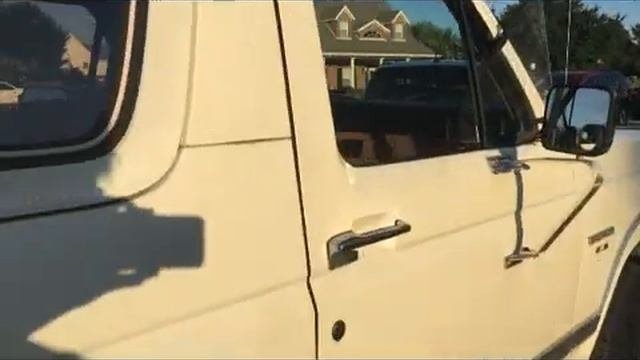 My Friend Ethans 1986 Ford Bronco Walk Around And Cold Start. (SOLD)