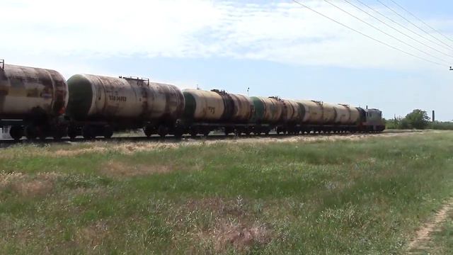 ЧМЭ3- 3378 с грузовым поездом