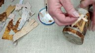 Сделала декор бутылки из бумаги и коры дерева - бересты. Идея подарка DIY