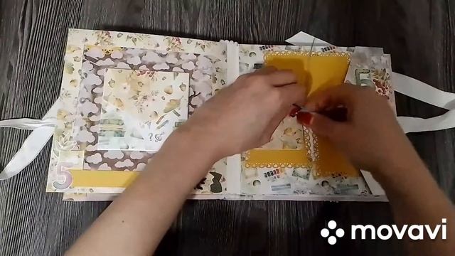 Фотоальбом сохранит память о прекрасных школьных годах.  Вмещает много фотографий разного формата.
