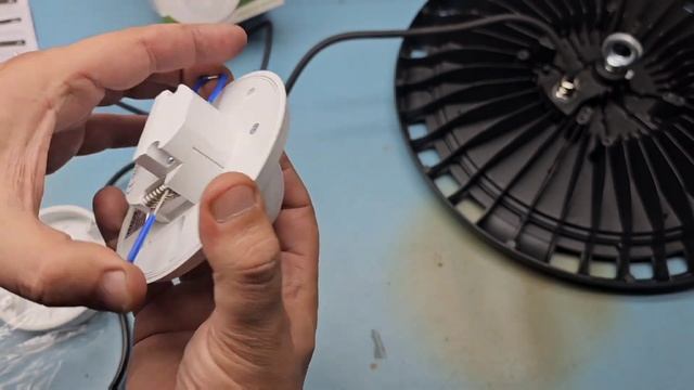 Senzor Tracon PRS47 Senzor Crepuscularde miscare si prezenta ???