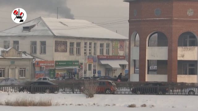 Мать постирала девочку в стиральной машине.