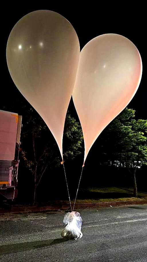 Северная Корея направила в Южную Корею 150 воздушных шаров с мусором!