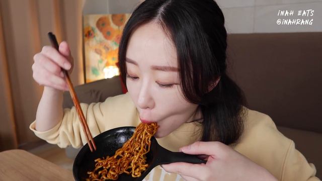 MUKBANGㅣASMR 화끈하게 매운 짜장 불닭볶음면 5개🔥, 매콤달콤 만두강정, 직접만든 오이소박이 먹방! Buldak jjajang ramyun, Mandu, Kimchi