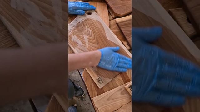 Elm charcuterie board ?? #charcuterieboard #woodworking #cuttingboard #woodlovers