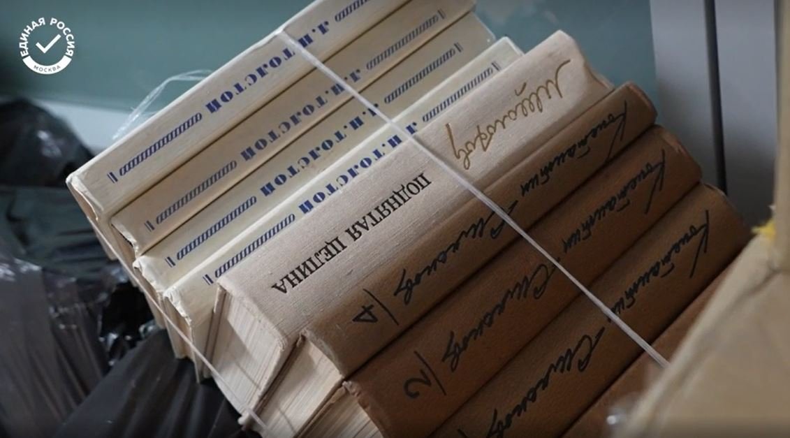 Более 3000 книг передал Родион Газманов для жителей Херсонской области