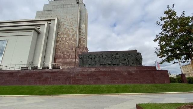 Рабочий и колхозница  Worker and collective farmer