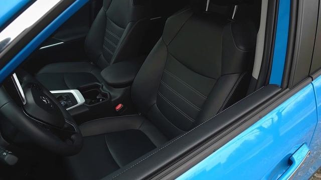 Новая Toyota RAV4 снова в лидерах своего сегмента. Стоит ли Тойота РАВ4 с вариатором своих денег?