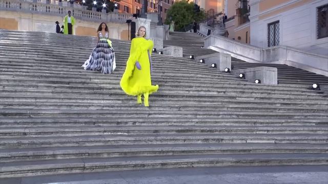 TOP 10 FASHION SHOWS - First edition