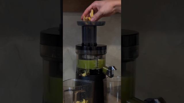 Glow up green juice 🥒✨🥬🍋