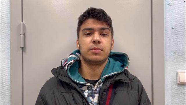 Допрос задержанного по делу об избиении прохожих в Петербурге