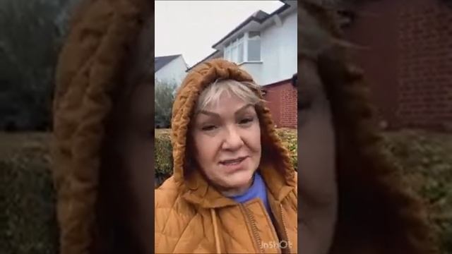 Леночка сьогодні готувала справжній Україньський зелений борщ.Валічка походила по Польському базару